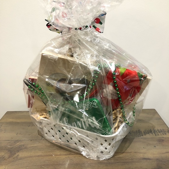 Small Festive Hand-curated Basket, pre-wrapped in cellophane - Picture 3 of 10